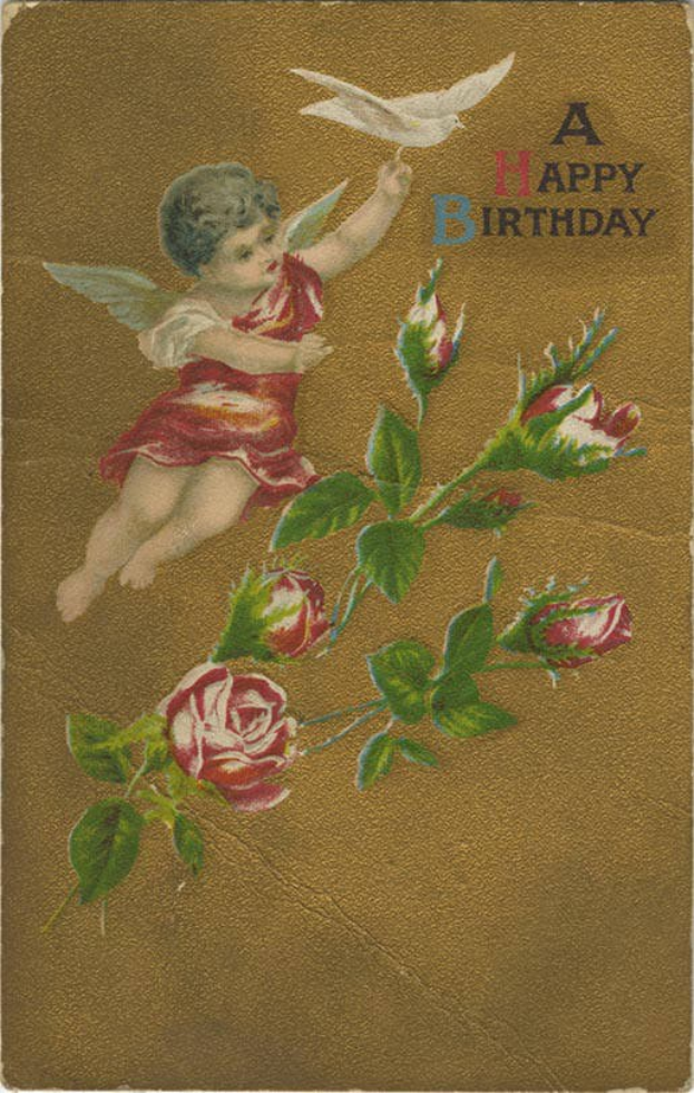 Altmodische Geburtstagskarte mit einem Amor in einem weißen Kleid mit Flügeln, der eine Taube und einen Strauß voller blühender Rosen mit grünen Blättern hält und gedruckte Geburtstagswünsche.