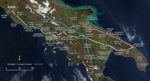 Blaue Linie auf einer Karte von Italien, die eine kreisförmige Zugroute von Rom zeigt.
