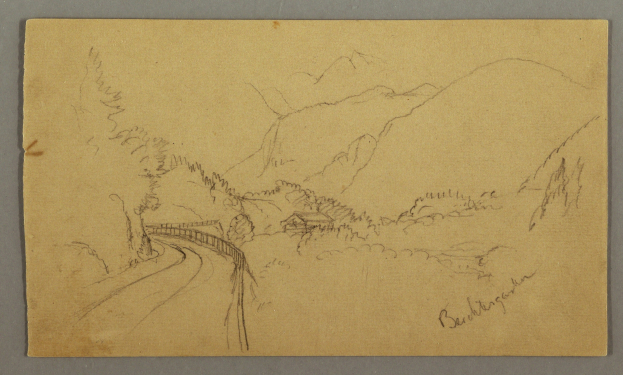 Eine handgezeichnete Berglandschaft mit einer gewundenen Bahnlinie durch Bäume und Hügel, mit handgeschriebenem Text auf dem Papier.