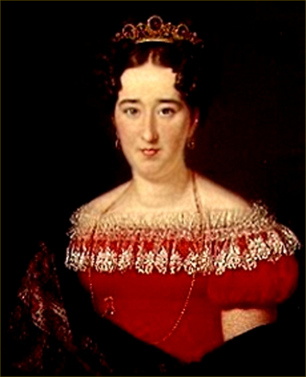 Eine Frau in einem roten Kleid und goldenem Diadem, mit zurückgebundenem Haar, steht vor einem dunklen Hintergrund und strahlt eine königliche Aura aus.