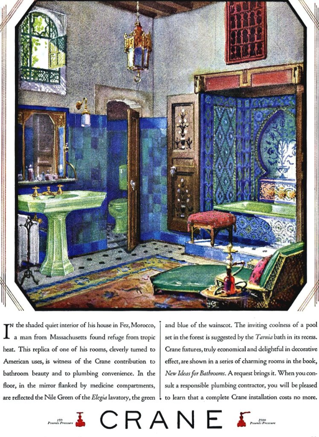 Eine Badezimmerszene mit einem Waschbecken, Wasserhahn, Spiegel, Lampe, Fenster, Tür, westlicher Toilette, Hocker, Stuhl, Badewanne und einem Teppich, dargestellt in einer Buchillustration mit gedrucktem Text.