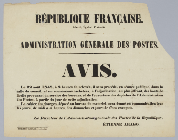 Ein Blatt Papier mit dem Text "Administration Générale des Postes Avis" darauf.