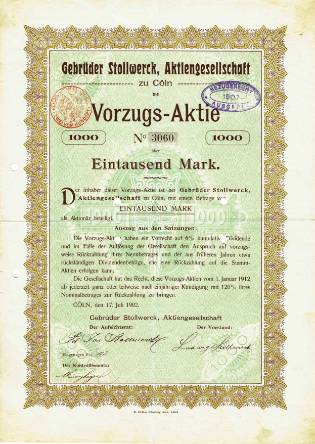 Ein altes deutsches Aktienzertifikat mit grünem Hintergrund und goldenem Rand, das Text und einen Stempel zeigt.