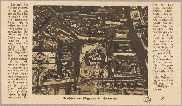 Schwarze und weiße Stadtkarte mit detaillierten Straßen, Gebäuden und Sehenswürdigkeiten, begleitet von Text, der ihre Geschichte, Kultur und Attraktionen beschreibt.