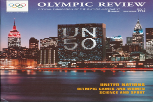 Ein Buch mit dem Titel "Olympic Review Official Publication of the Olympic Movement" liegt auf einer flachen Oberfläche und zeigt auf dem Cover eine Stadtlandschaft mit Gebäuden, Lichtern und Wasser, mit der Aufschrift "United Nations Olympic Games and Women Science and Sport".