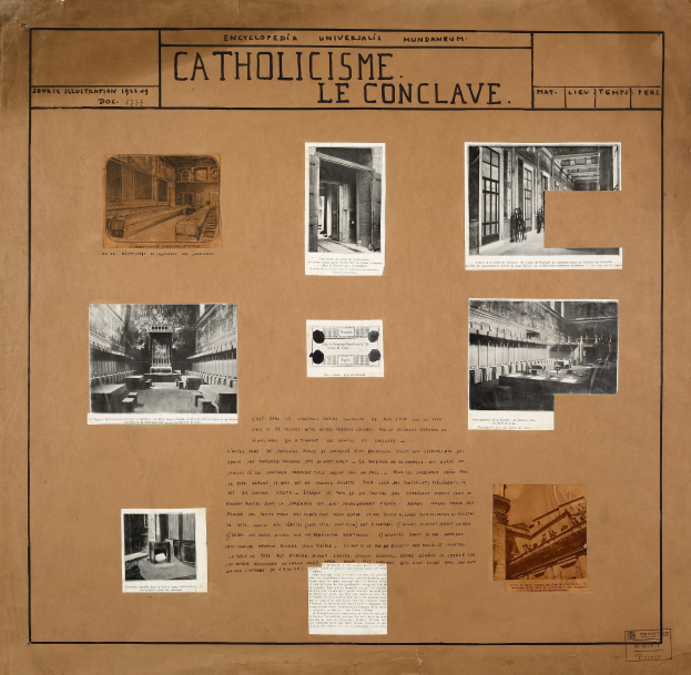 Ein Buch mit Bildern und Texten, die die Geschichte der Katholischen Kirche dokumentieren, einschließlich Fotos von Kircheninnenräumen, Gängen und erhaltenen Artefakten.