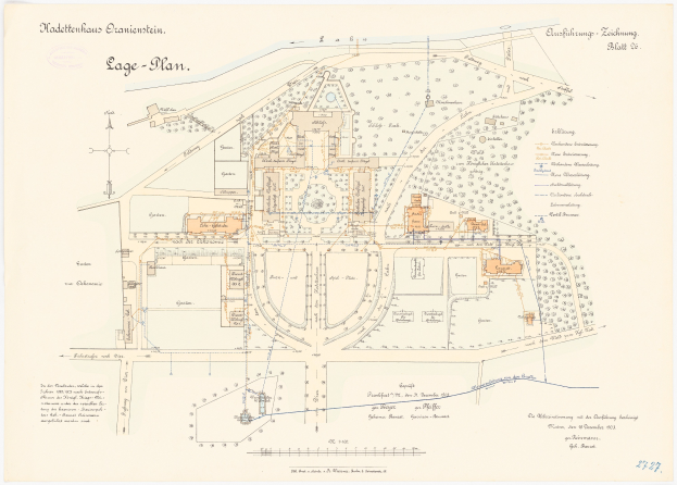 Ein detaillierter Stadtplan von Köln, Deutschland, mit einer handgezeichneten Gebäudeillustration auf einem Papierüberblatt, das Text über die Geschichte, Kultur und Sehenswürdigkeiten der Stadt enthält.