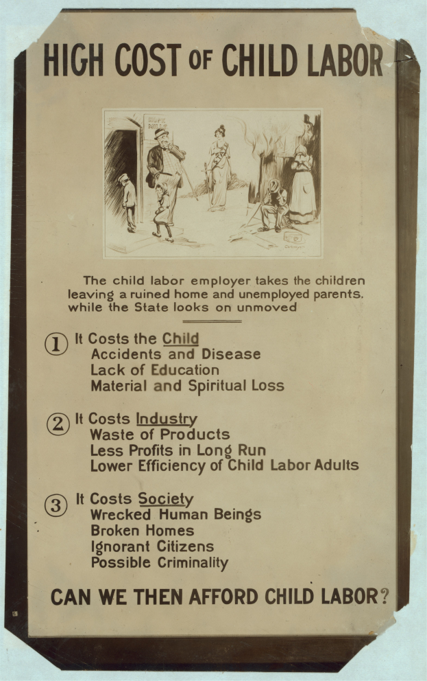 Ein Plakat mit blauem Hintergrund und weißem Rand zeigt den Text "Hohe Kosten der Kinderarbeit" umgeben von kreisförmig angeordneten Fotos von verschiedenen Personen mit unterschiedlichen Gesichtsausdrücken.